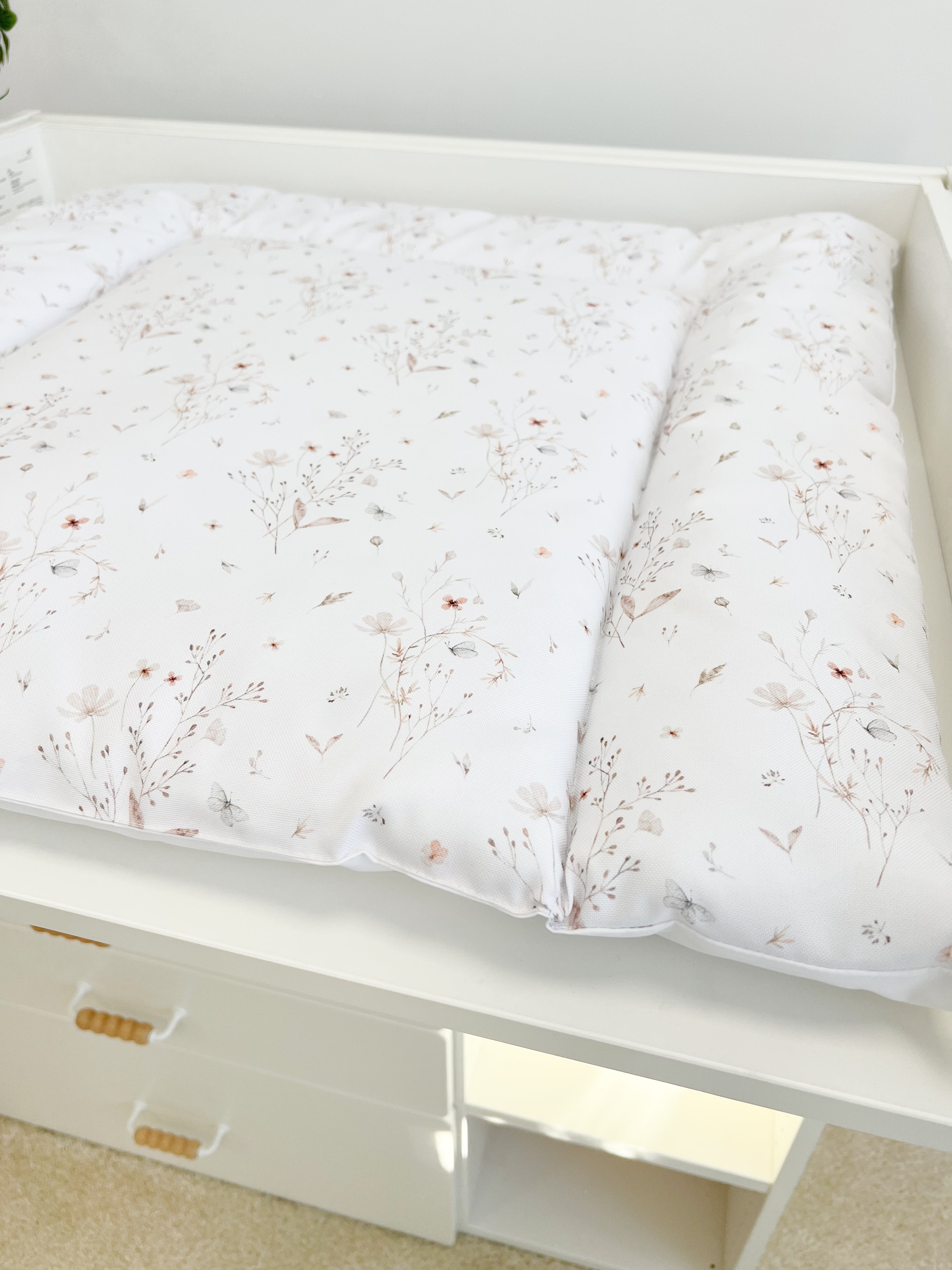 Ūdensizturīgs matracis - PĻAVAS ZIEDI