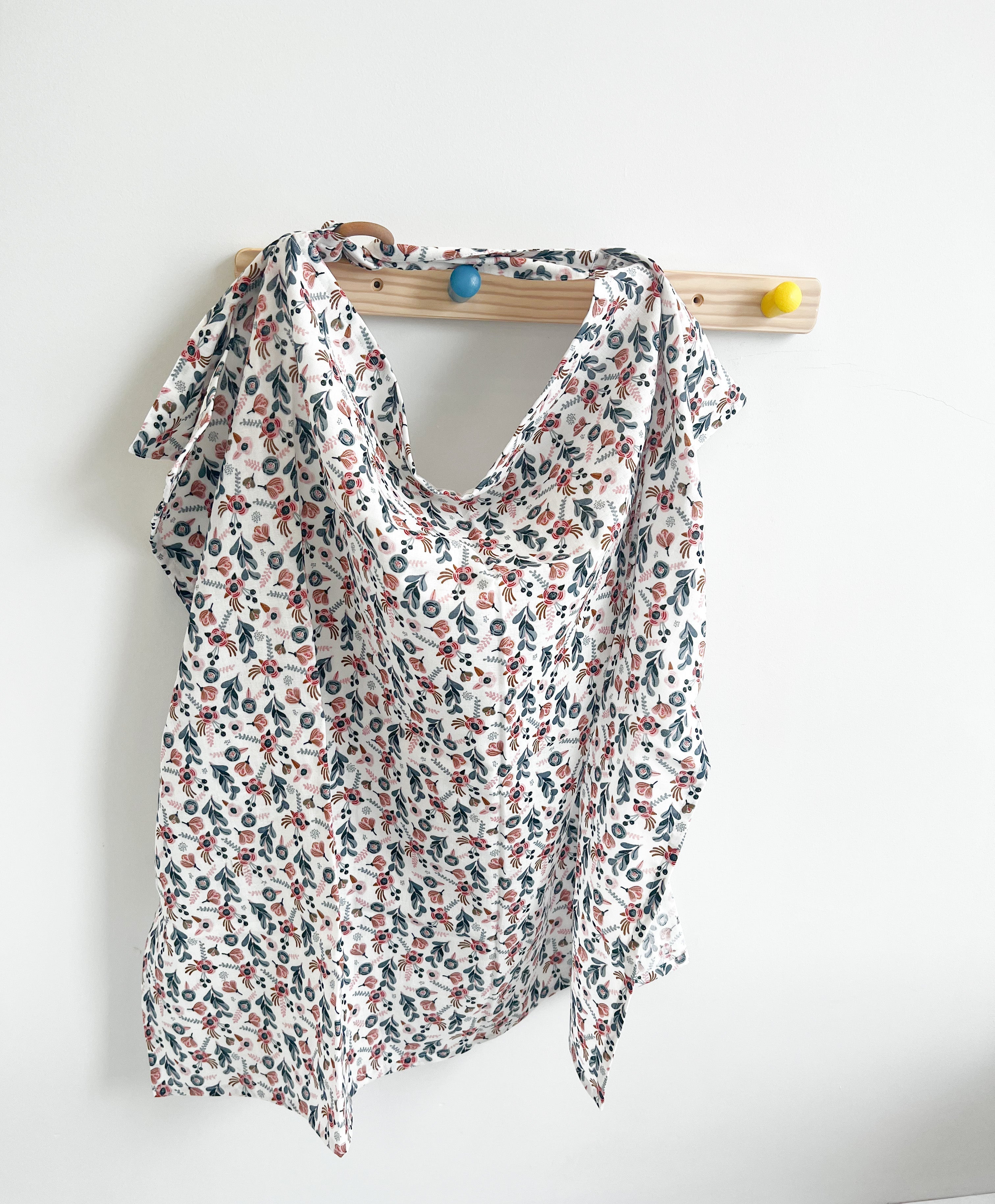 Zīdīšanas lakats - Baltās puķes