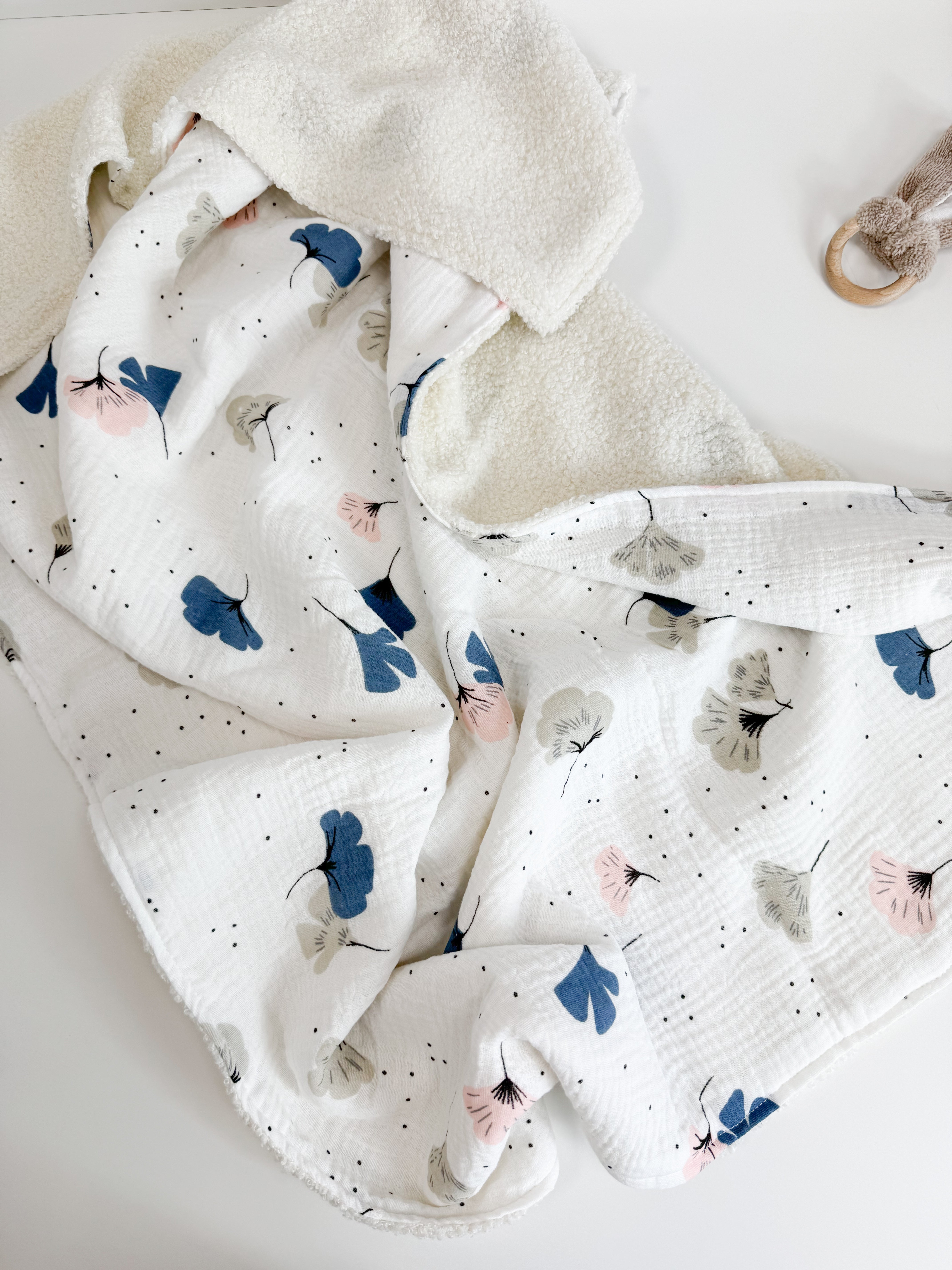 Siltā bērnu sega no plīša auduma