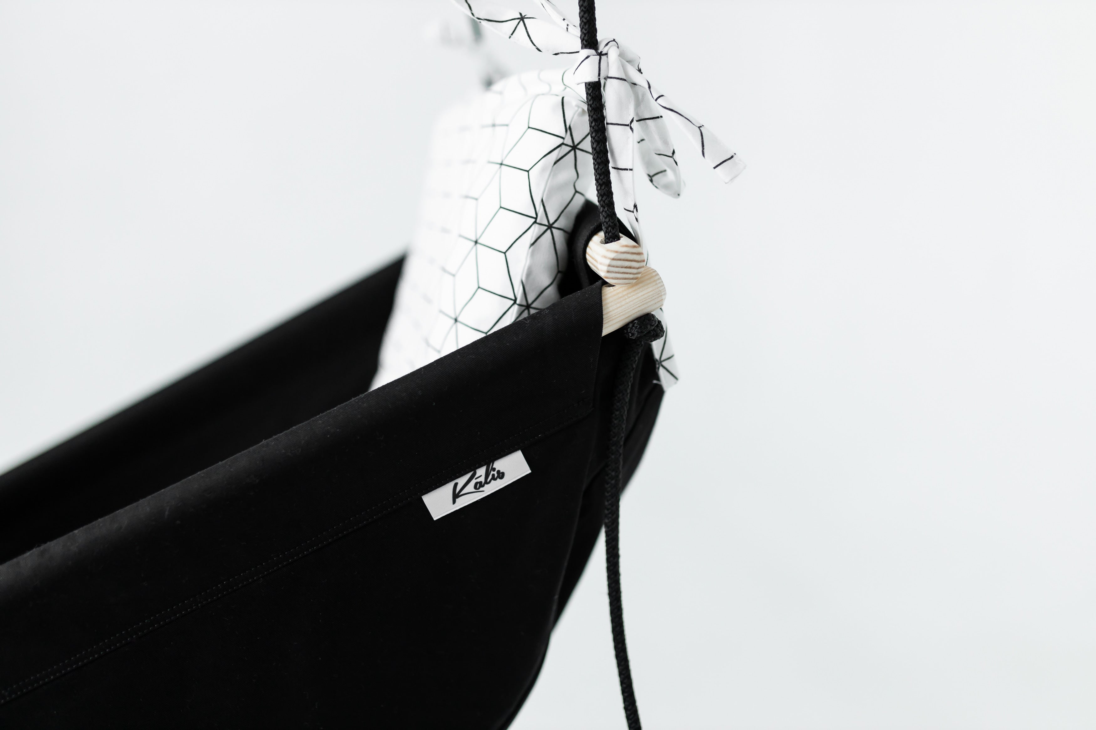 Šūpulis "Melnie rombi"