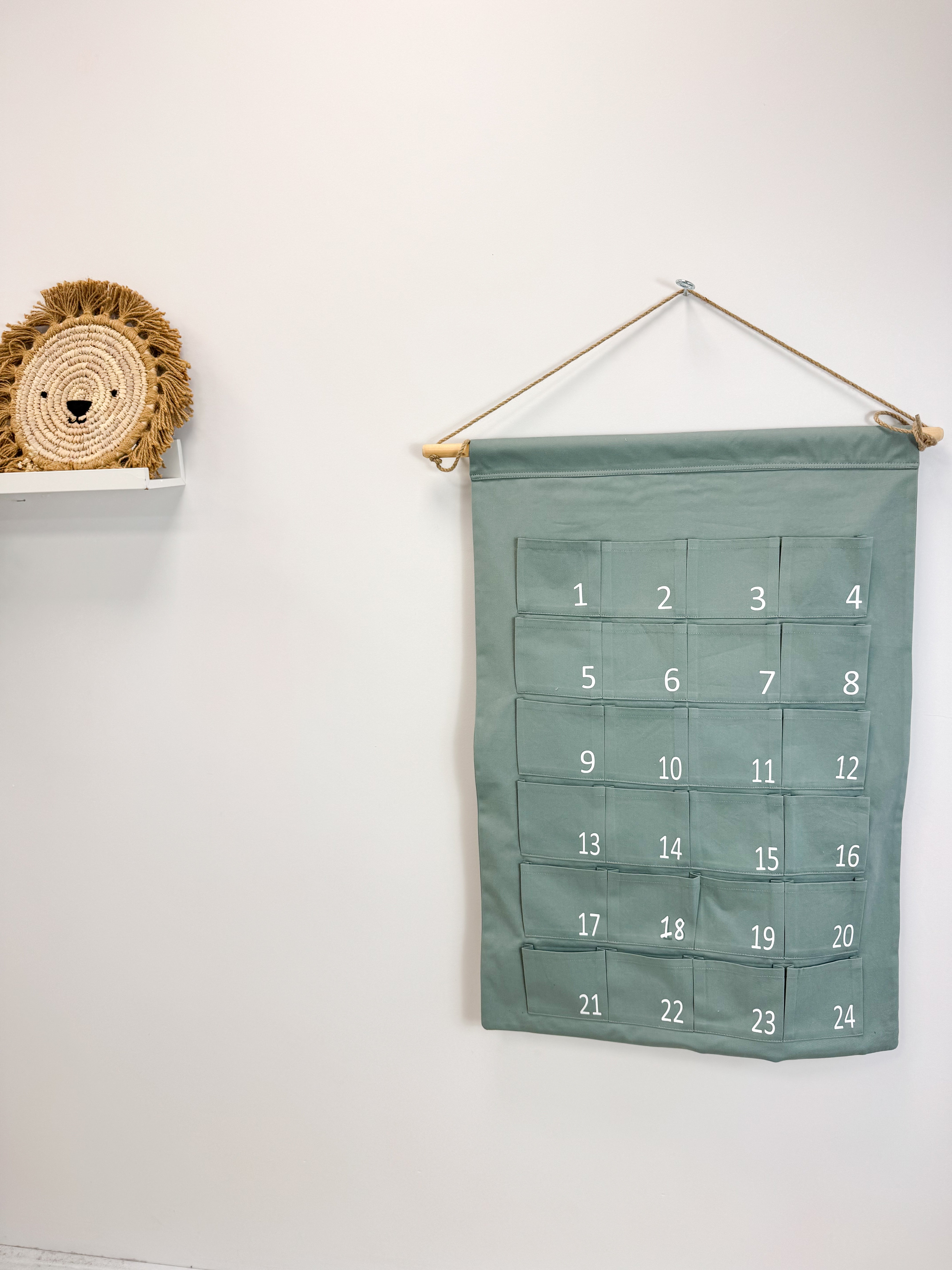 Adventes kalendārs - vienkrāsu